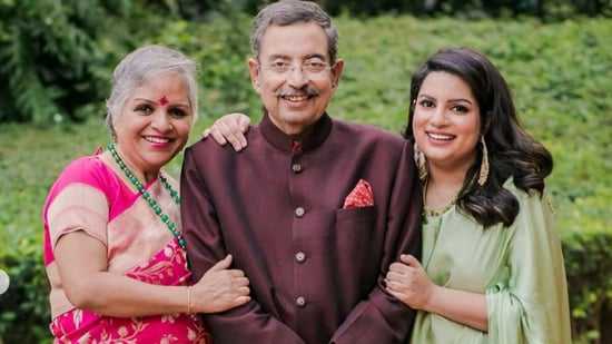 Vinod Dua with his late wife Chinna (L) and daughter Mallika